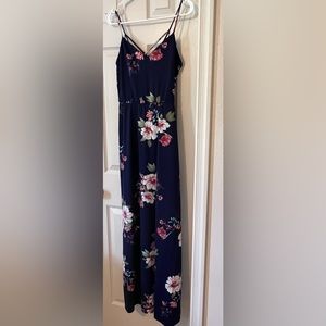 Lightly worn , fortune + Ivy floral Maxi dress size small
